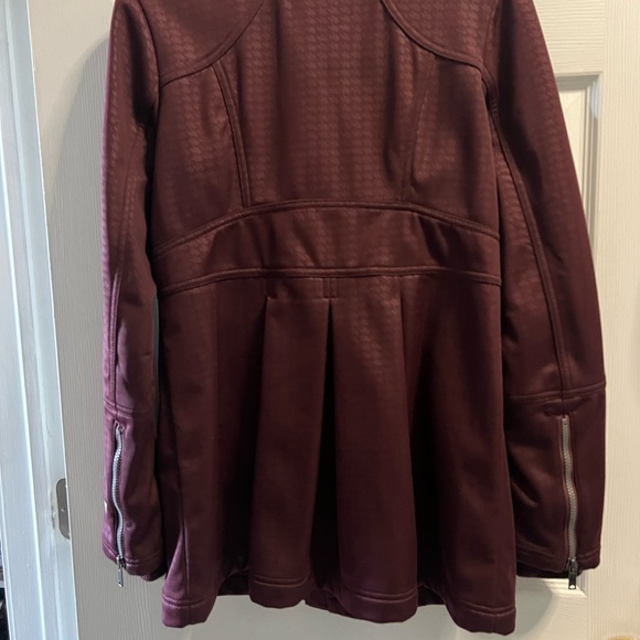 Zella jacket - Picture 2 of 6